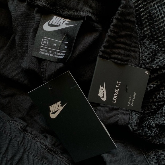 Nike Woman’s NSW Heritage Mesh Shorts - Picture 4 of 4